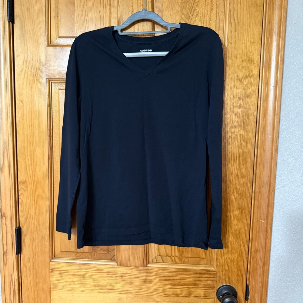 Lands' End Relaxed Fit Black Long Sleeve V-Neck Shirt size Medium (10-12)